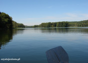 Po lewej mijamy jezioro Ogardzka Odnoga