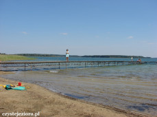 Plaża, pomost i kąpielisko nad jeziorem Powidzkim