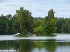 Urokliwa wyspa na jeziorze Koronowskim