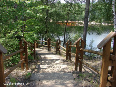 Park Mużakowa, część ścieżki biegnącej wzdłuż jeziora