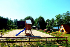 Plac zabaw na terenie Stanicy Wodnej PTTK Wdzydze