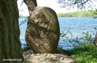 pomnik nad jeziorem Ińsko